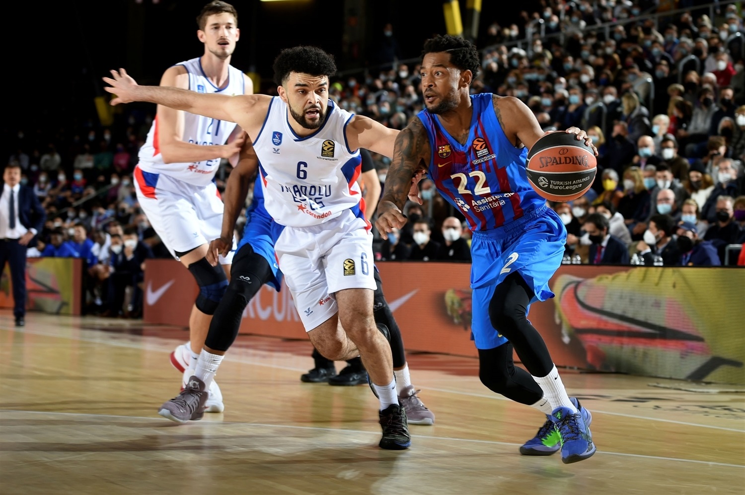 cory-higgins-anadolu-efes-istanbul-eb21.jpg